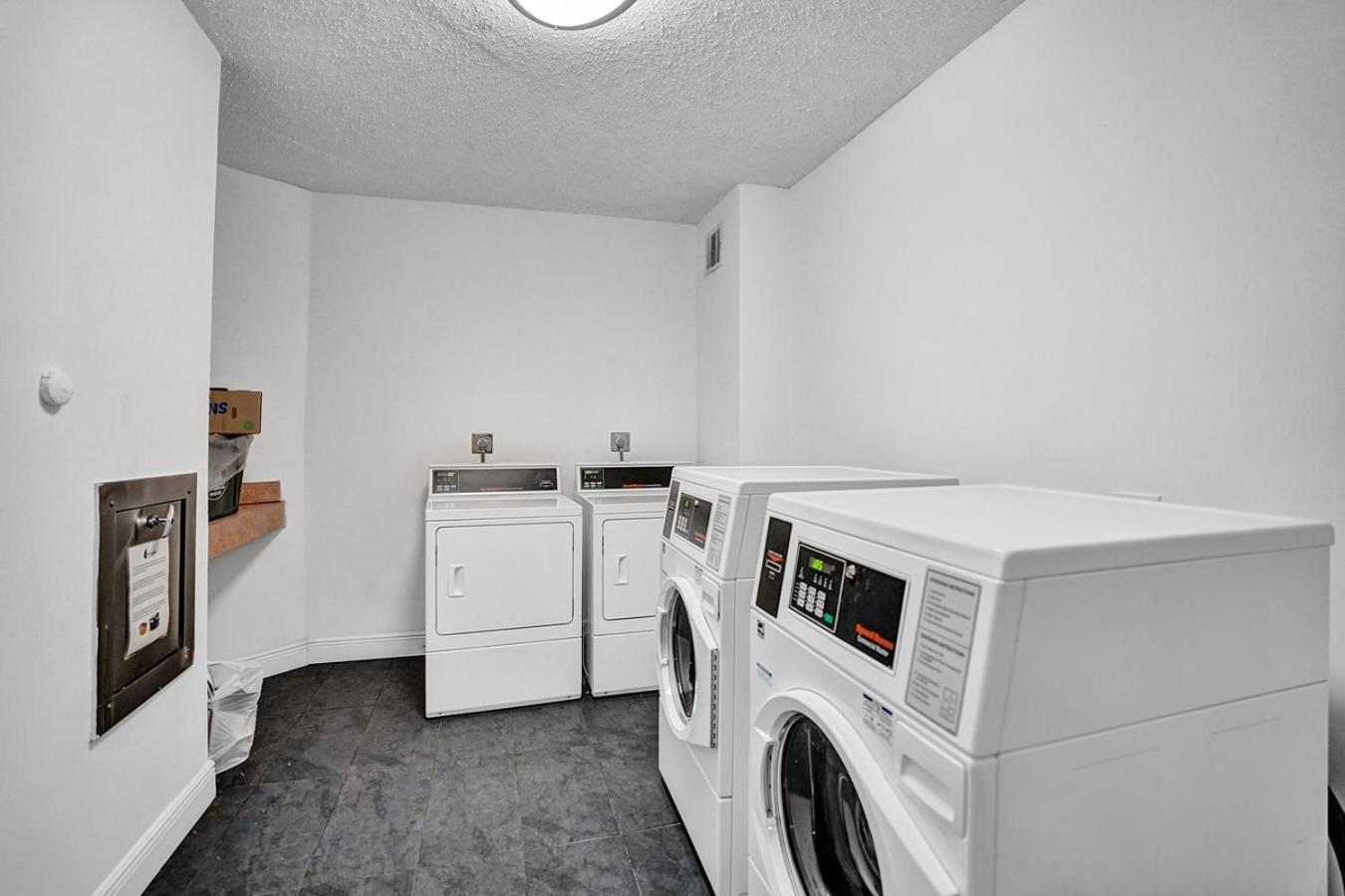 Wonderful Condo At Hallandale Beach, Near Ocean!! Hollywood Esterno foto