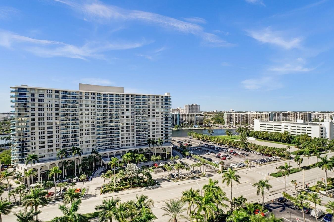 Wonderful Condo At Hallandale Beach, Near Ocean!! Hollywood Esterno foto