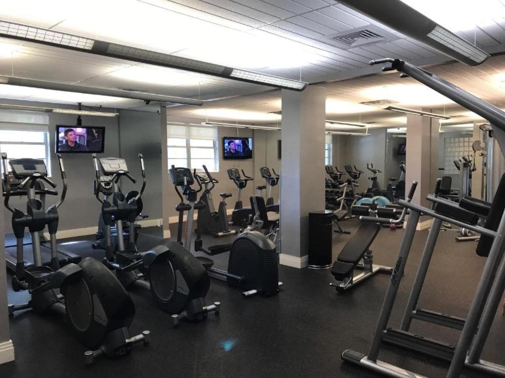 Wonderful Condo At Hallandale Beach, Near Ocean!! Hollywood Esterno foto