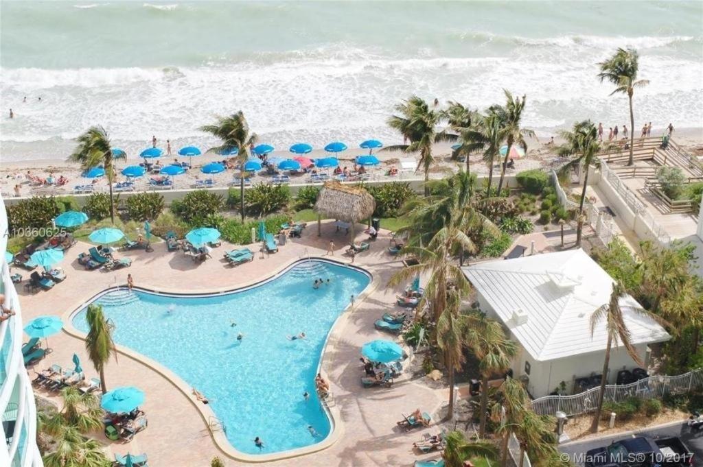 Wonderful Condo At Hallandale Beach, Near Ocean!! Hollywood Esterno foto