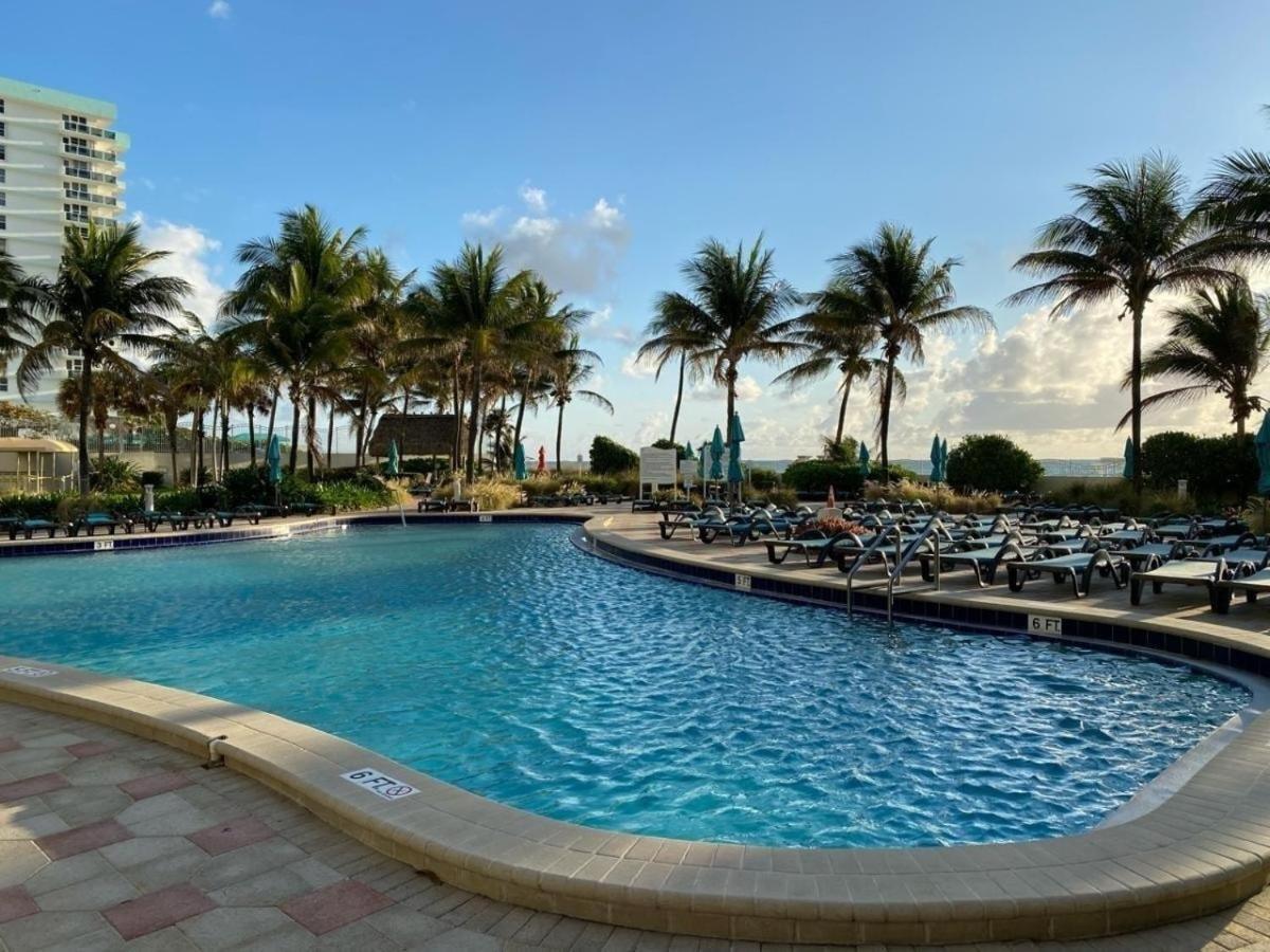 Wonderful Condo At Hallandale Beach, Near Ocean!! Hollywood Esterno foto