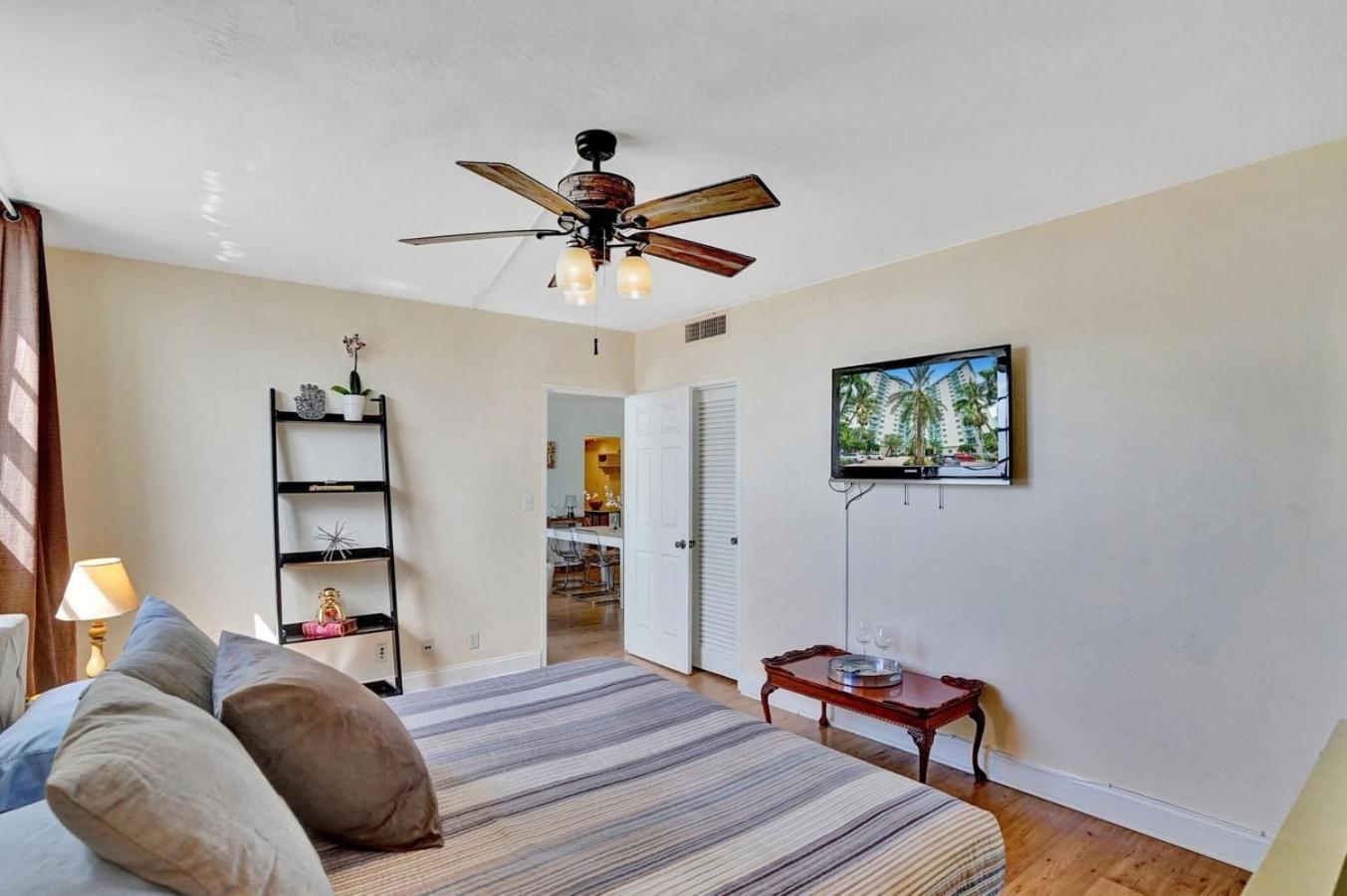 Wonderful Condo At Hallandale Beach, Near Ocean!! Hollywood Esterno foto