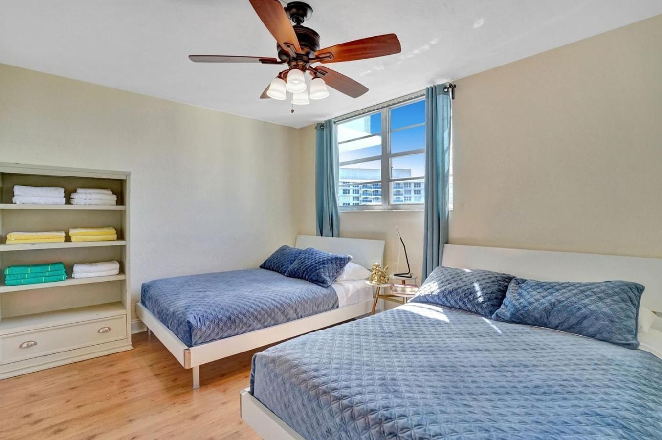 Wonderful Condo At Hallandale Beach, Near Ocean!! Hollywood Esterno foto