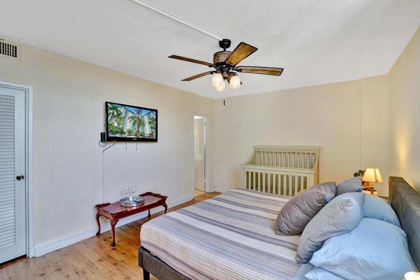 Wonderful Condo At Hallandale Beach, Near Ocean!! Hollywood Esterno foto
